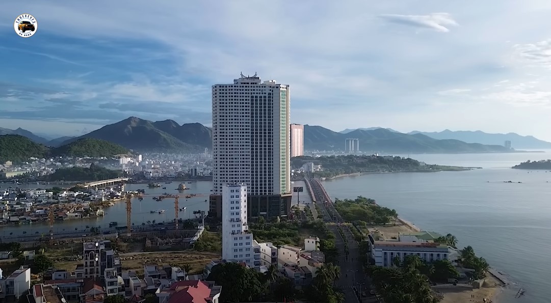 Khách sạn và thuê xe vf3 Nha trang